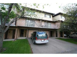 Photo 1: 64 1055 72 Avenue NW in CALGARY: Huntington Hills Townhouse for sale (Calgary)  : MLS®# C3575481