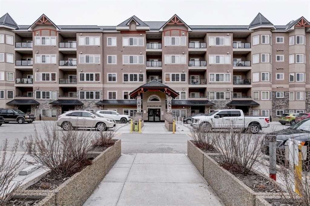 Main Photo: 211 10 Discovery Ridge Close SW in Calgary: Discovery Ridge Apartment for sale : MLS®# A1208956