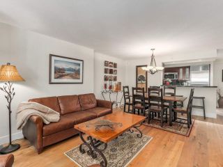 Photo 3: 495 BROUGHTON Street in Vancouver: Coal Harbour Townhouse for sale in "DENIA" (Vancouver West)  : MLS®# R2096844