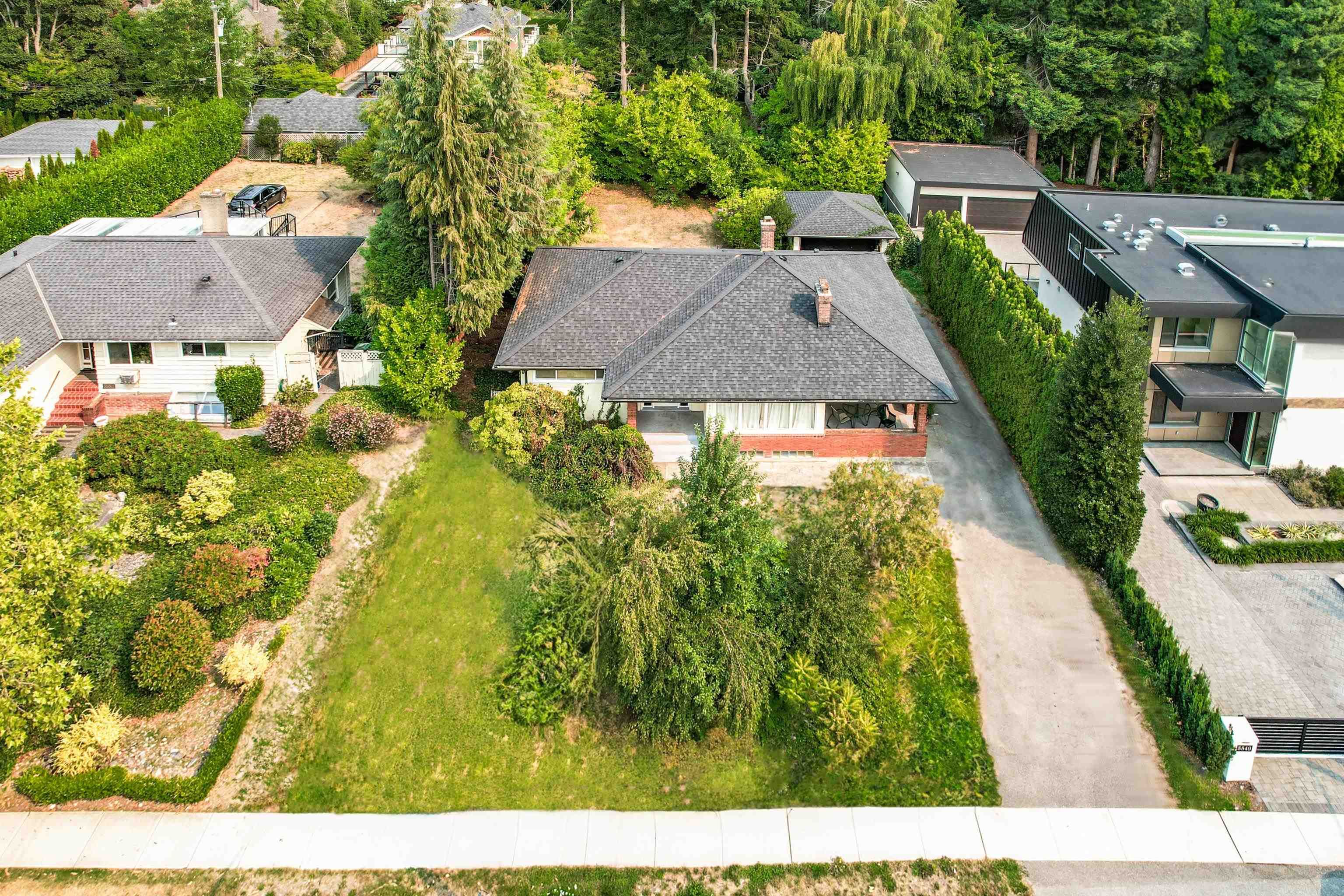Main Photo: 5569 UNIVERSITY Boulevard in Vancouver: University VW House for sale (Vancouver West)  : MLS®# R2786525
