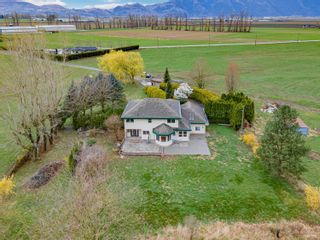Photo 2: 40218 WELLS LINE Road in Abbotsford: Sumas Prairie House for sale : MLS®# R2863491