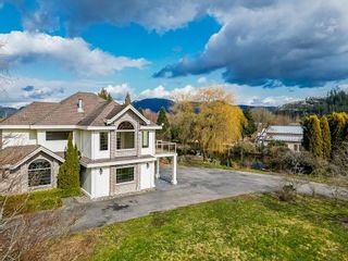 Photo 3: 19459 RICHARDSON Road in Pitt Meadows: North Meadows PI House for sale : MLS®# R2756607