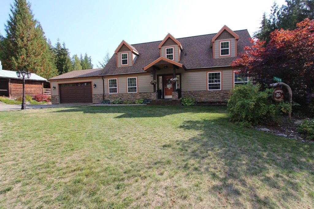 Main Photo: 7596 Mountain Drive in Anglemont: North Shuswap House for sale (Shuswap)  : MLS®# 10142790