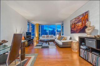 Photo 2: 1908 1033 MARINASIDE Crescent in Vancouver: Yaletown Condo for sale in "QUAYWEST" (Vancouver West)  : MLS®# R2467788