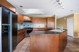 Photo 8: 20250 WHARF Street in Maple Ridge: Southwest Maple Ridge House for sale : MLS®# R2856386