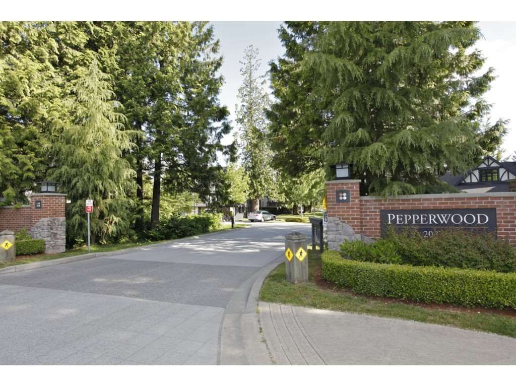 Main Photo: 73 20875 80 Avenue in Langley: Willoughby Heights Townhouse for sale in "PER" : MLS®# R2241271