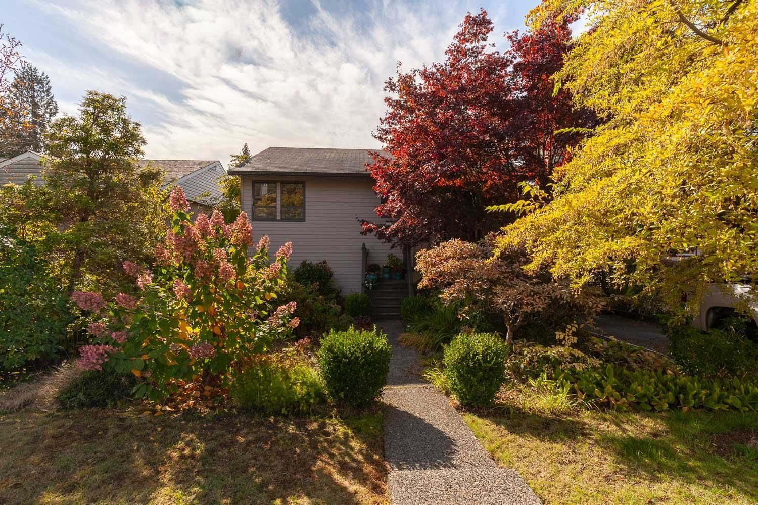 Main Photo: 221 W 28TH Street in North Vancouver: Upper Lonsdale House for sale : MLS®# R2824954