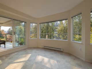 Photo 5: 307 3670 BANFF Court in North Vancouver: Northlands Condo for sale in "Parkgate Manor" : MLS®# R2736950