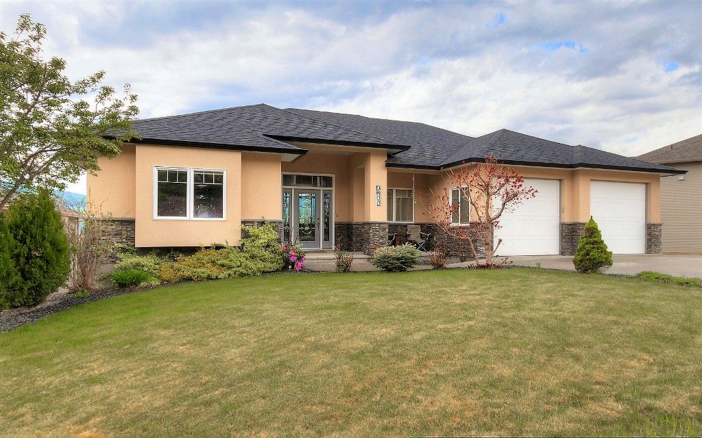 Main Photo: 3077 Stoneridge Drive in West Kelowna: Smith Creek House for sale (Central Okanagan)  : MLS®# 10138371