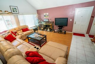 Photo 6: MIRA MESA House for sale : 5 bedrooms : 11423 Osoyoos in San Diego
