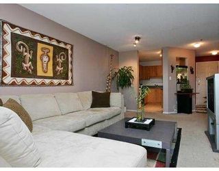 Photo 2: 307 2335 WHYTE Avenue in Port_Coquitlam: Central Pt Coquitlam Condo for sale in "CHANCELLOR COURT" (Port Coquitlam)  : MLS®# V726576