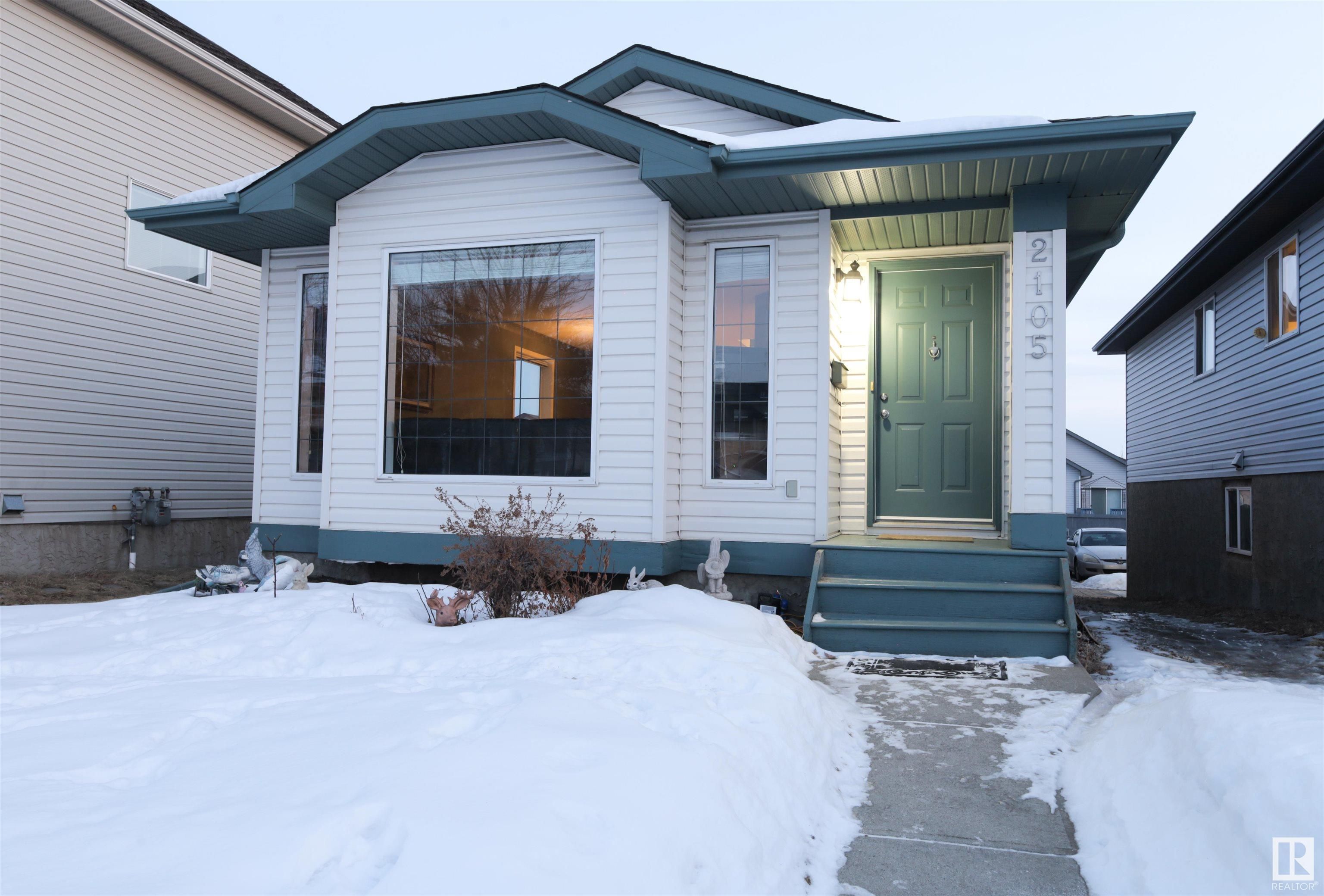 Main Photo: 2105 36 Avenue in Edmonton: Zone 30 House for sale : MLS®# E4331962
