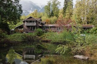 Photo 2: 14575 SQUAMISH VALLEY Road in Squamish: Upper Squamish House for sale in "Squamish Valley" : MLS®# R2689431