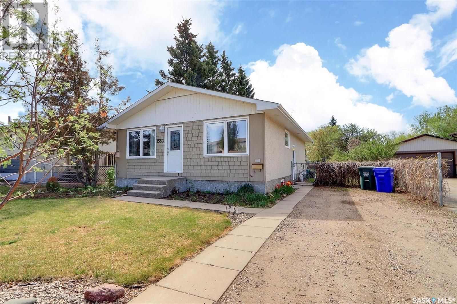 Main Photo: 1583 1st STREET E in Prince Albert: House for sale : MLS®# SK929359
