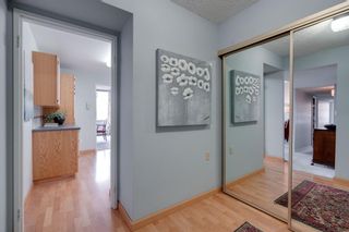 Photo 3: 1502 330 26 Avenue SW in Calgary: Mission Apartment for sale : MLS®# A1169365