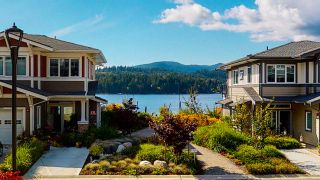 Photo 1: 5944 OLDMILL Lane in Sechelt: Sechelt District Townhouse for sale in "EDGEWATER AT PORPOISE BAY" (Sunshine Coast)  : MLS®# R2490112