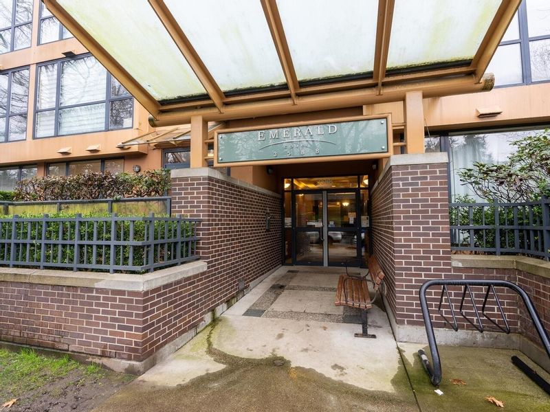 FEATURED LISTING: 108 - 3588 VANNESS Avenue Vancouver