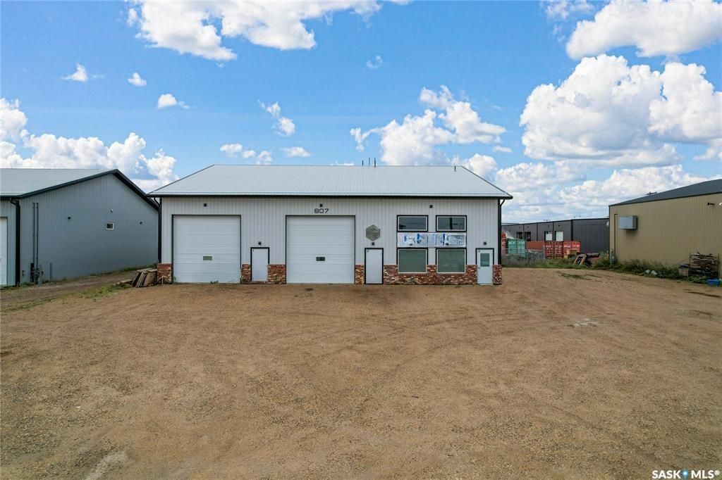Main Photo: 807 South Railway Street in Warman: Commercial for sale : MLS®# SK942586