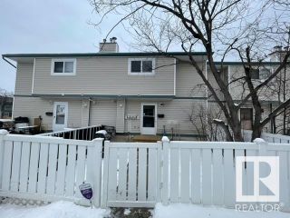 Photo 1: 1430 LAKEWOOD Road in Edmonton: Zone 29 Carriage for sale : MLS®# E4382125