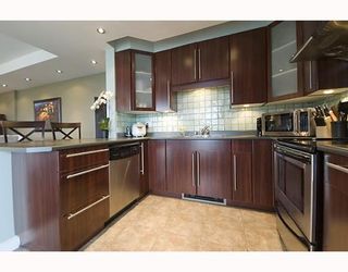 Photo 3: 17A 6128 PATTERSON Avenue in Burnaby: Metrotown Condo for sale in "GRAND CENTRAL PARK PLACE" (Burnaby South)  : MLS®# V765402