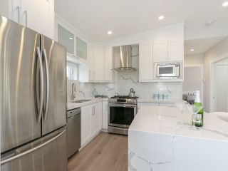 Photo 9: 949 E 20TH AVENUE in Vancouver: Fraser VE Townhouse for sale (Vancouver East)  : MLS®# R2288935