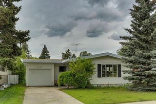 Photo 2: 3207 15 Street NW in Calgary: Collingwood Detached for sale : MLS®# A1214337
