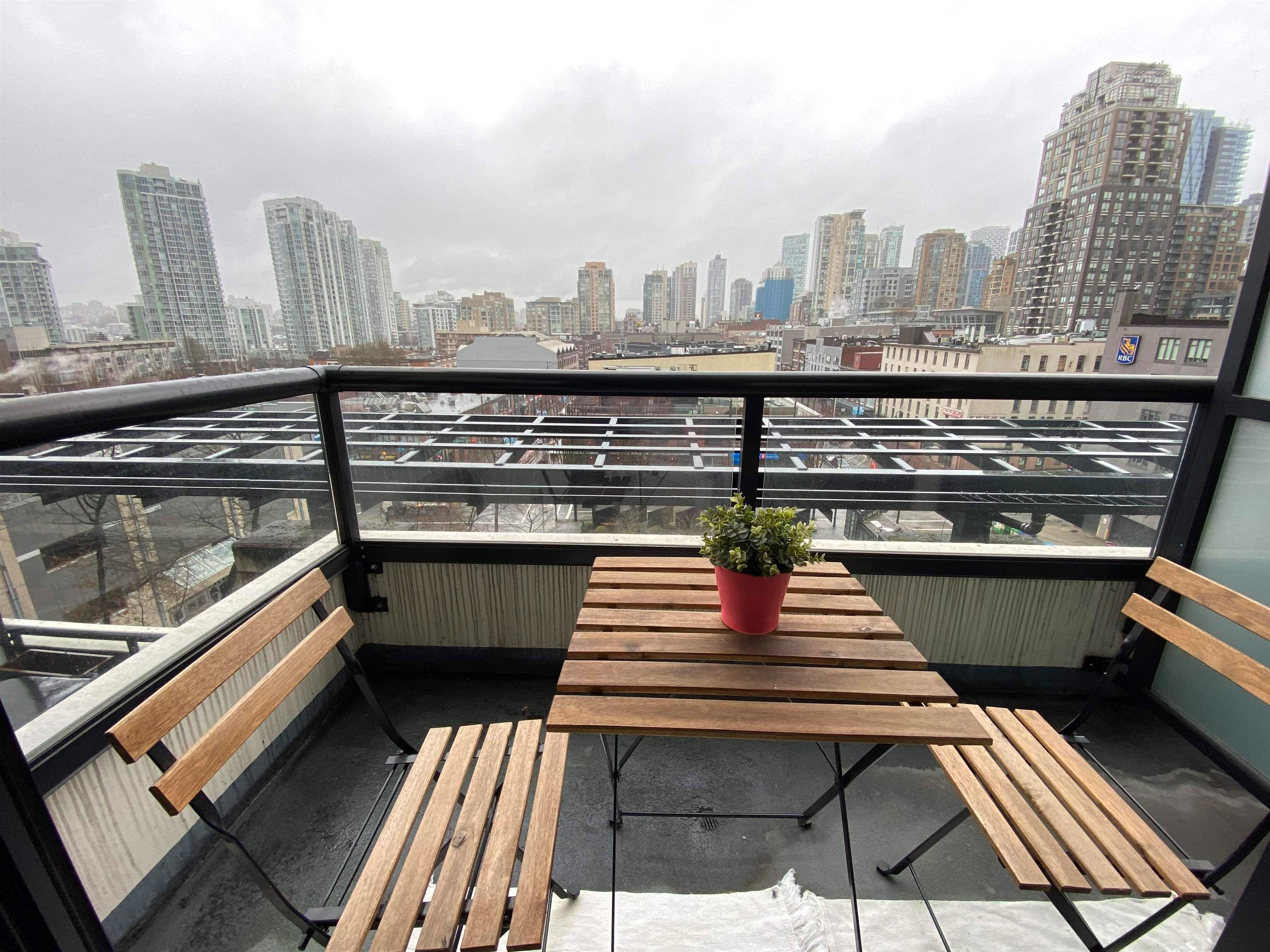 Main Photo: 808 977 MAINLAND Street in Vancouver: Yaletown Condo for sale (Vancouver West)  : MLS®# R2709232