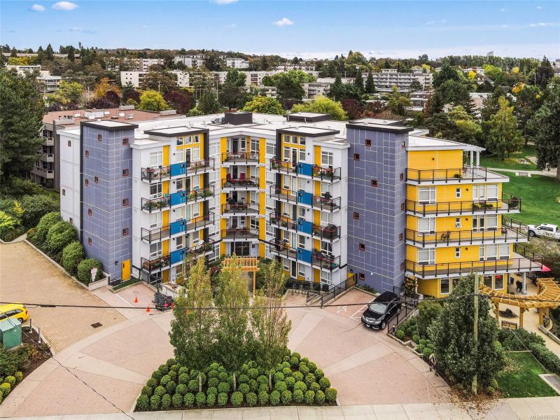 FEATURED LISTING: 508 - 935 Cloverdale Ave Saanich