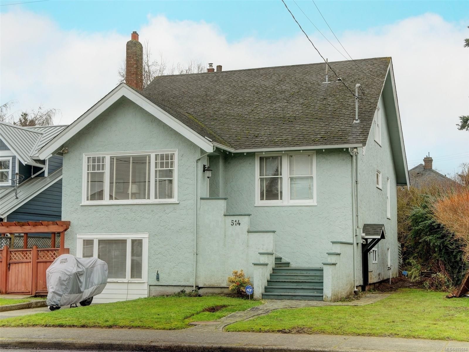 Main Photo: 514 Lampson St in Esquimalt: Es Saxe Point House for sale : MLS®# 892684