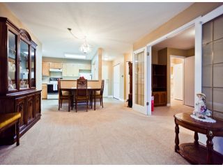 Photo 2: 208 13965 16TH Avenue in Surrey: Sunnyside Park Surrey Condo for sale in "WINDSOR HOUSE" (South Surrey White Rock)  : MLS®# F1305282