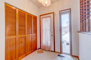 Photo 3: 19 Healy Crescent in Winnipeg: River Park South Residential for sale (2F)  : MLS®# 202205702