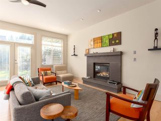 Photo 3: 1008 CONDOR Place in Squamish: Garibaldi Highlands House for sale in "Thunderbird Creek" : MLS®# R2234114