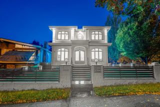 Photo 1: 2422 ANCASTER Crescent in Vancouver: Fraserview VE House for sale (Vancouver East)  : MLS®# R2618335