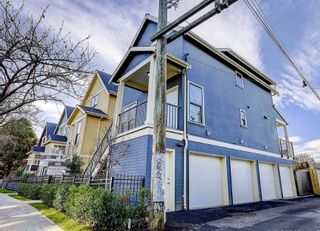 Photo 2: 431 VERNON Drive in Vancouver: Mount Pleasant VE Townhouse for sale in "STRATHCONA" (Vancouver East)  : MLS®# R2224988