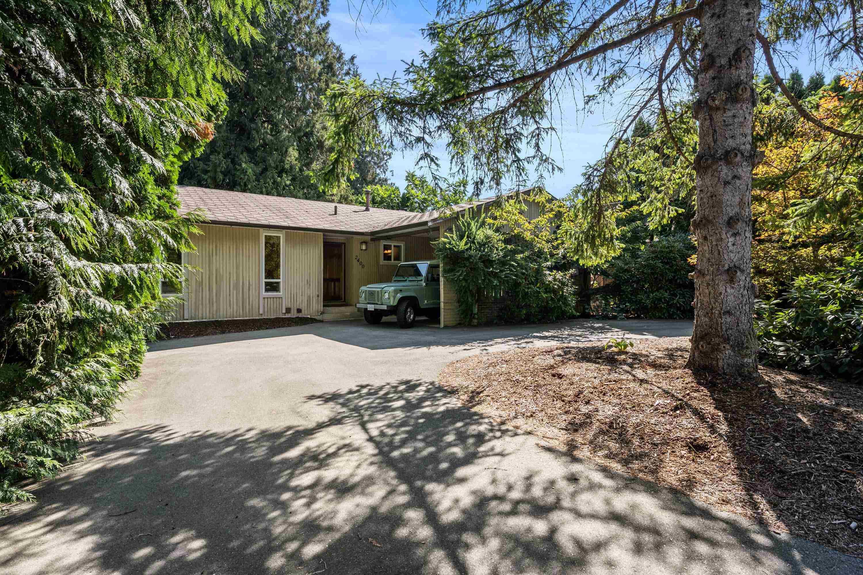 Main Photo: 2400 ORCHARD Drive in Abbotsford: Abbotsford East House for sale : MLS®# R2812490