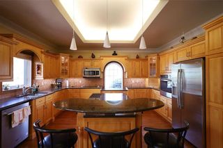 Photo 4: 65 Martin Crescent SW in Altona: House for sale : MLS®# 202400341