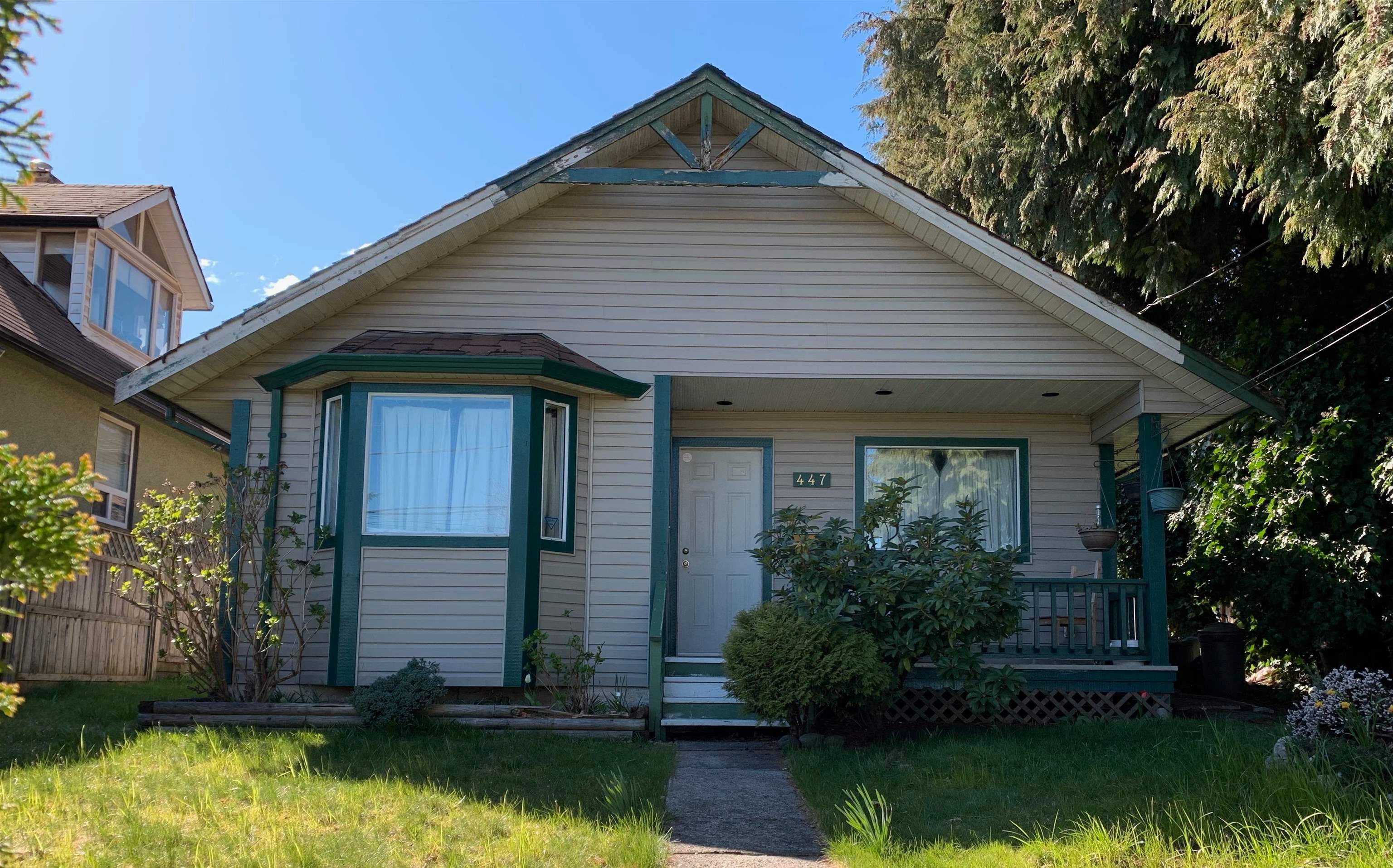 Main Photo: 447 ROUSSEAU Street in New Westminster: Sapperton House for sale : MLS®# R2718067