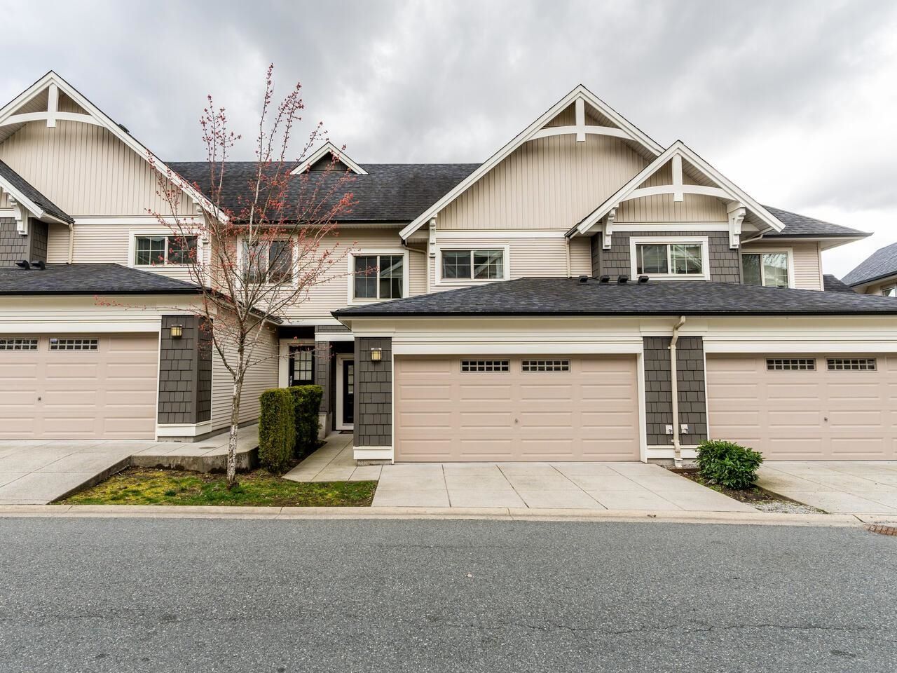 Main Photo: 205 3105 DAYANEE SPRINGS Boulevard in Coquitlam: Westwood Plateau Townhouse for sale : MLS®# R2765547