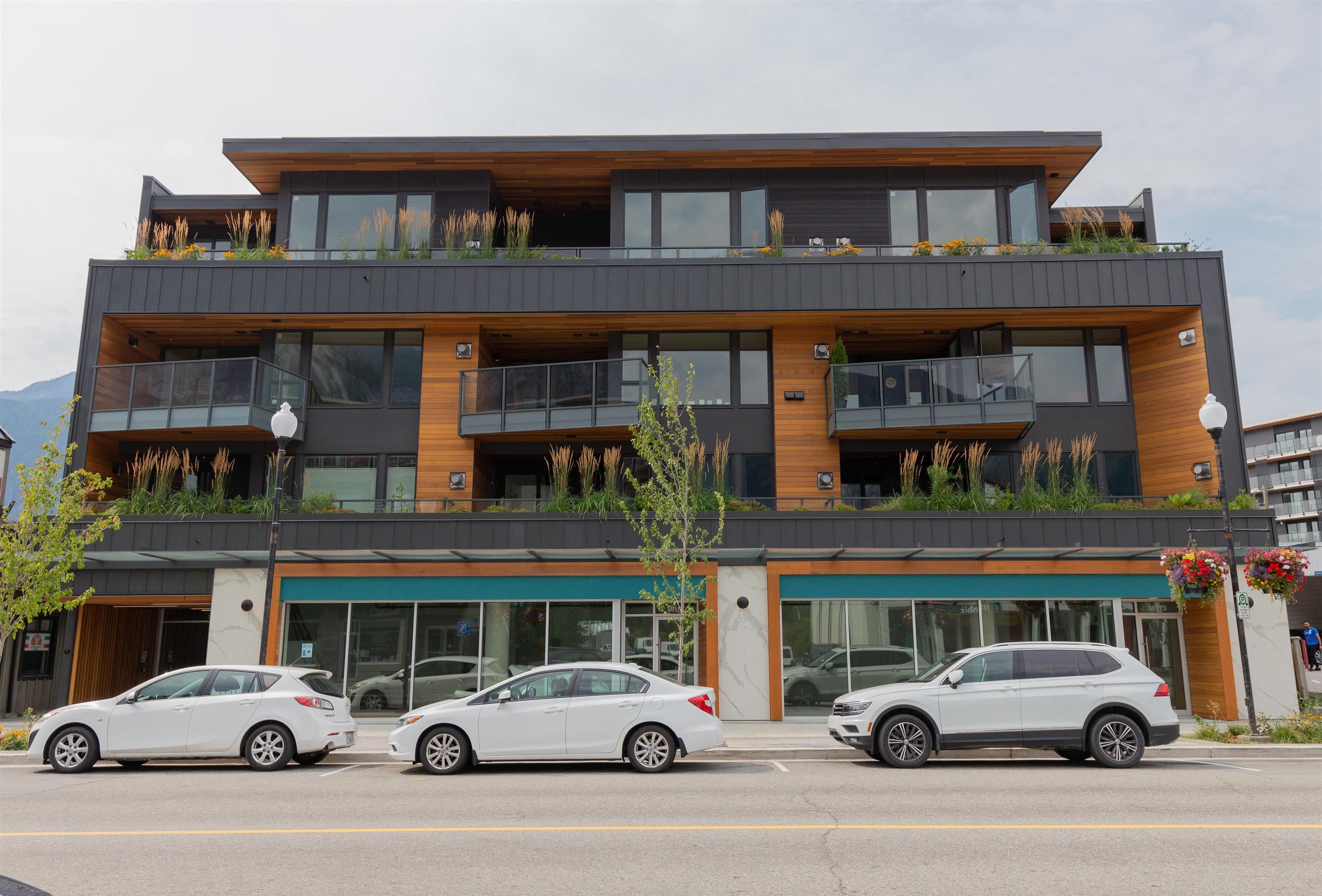 Main Photo: 303 38165 CLEVELAND Avenue in Squamish: Downtown SQ Condo for sale : MLS®# R2609767