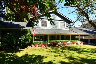 Photo 1: 12581 24 Avenue in Surrey: Crescent Bch Ocean Pk. House for sale in "Ocean Park" (South Surrey White Rock)  : MLS®# R2254441