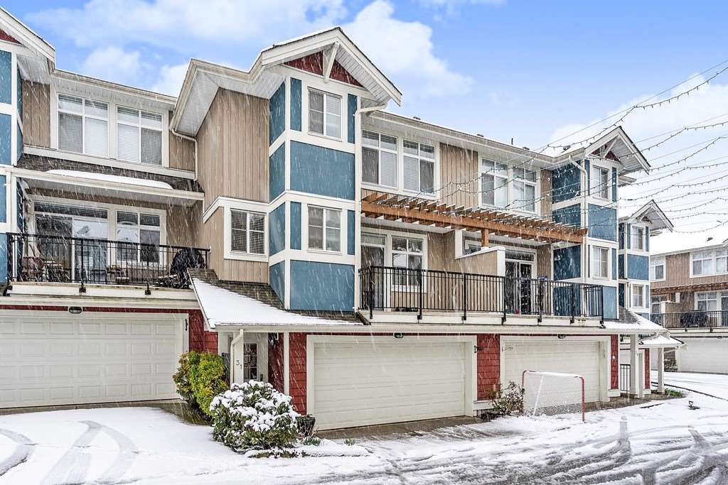 Main Photo: 31 6036 164 Street in Surrey: Cloverdale BC Townhouse for sale in "Arbour Village" (Cloverdale)  : MLS®# R2434013