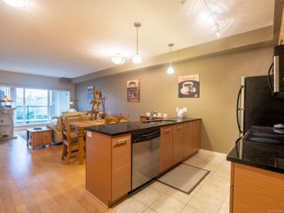 Photo 7: 203 2380 Brethour Ave in Sidney: Si Sidney North-East Condo for sale : MLS®# 950899