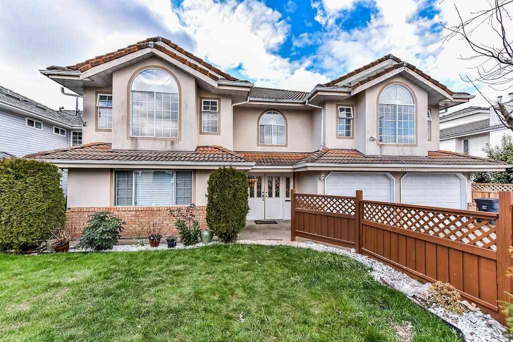 Main Photo: 6877 124 STREET in Surrey: House for sale : MLS®# R2246035