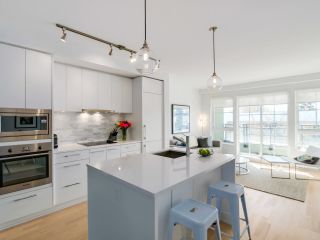 Photo 2: PH3 2468 BAYSWATER Street in Vancouver: Kitsilano Condo for sale in "BAYSWATER BY  MOSACI" (Vancouver West)  : MLS®# R2050432