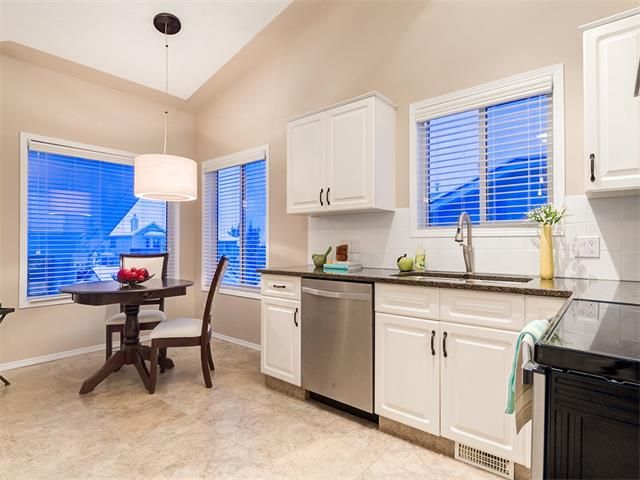 Photo 4: Photos: 68 SIERRA MORENA Green SW in Calgary: Signal Hill House for sale : MLS®# C4095788