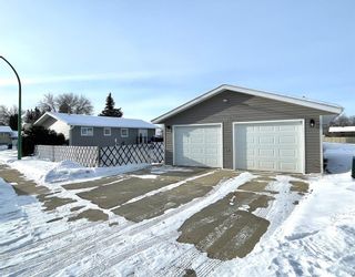 Photo 4: 2129 101st Crescent in North Battleford: Centennial Park Residential for sale : MLS®# SK958853