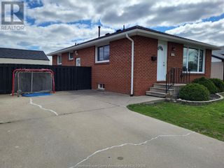 Photo 2: 5056 COLBOURNE in Windsor: House for sale : MLS®# 24008290