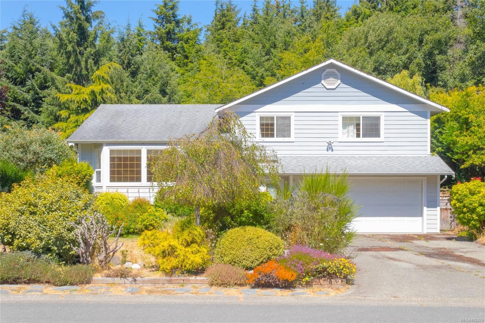 Main Photo: 7258 Francis Rd in Sooke: Sk Whiffin Spit House for sale : MLS®# 882470
