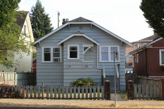 Photo 1: 944 E 33RD Avenue in Vancouver: Fraser VE House for sale (Vancouver East)  : MLS®# R2260006