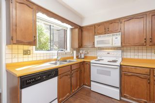Photo 15: 4 1019 Pemberton Rd in Victoria: Vi Rockland Row/Townhouse for sale : MLS®# 882759